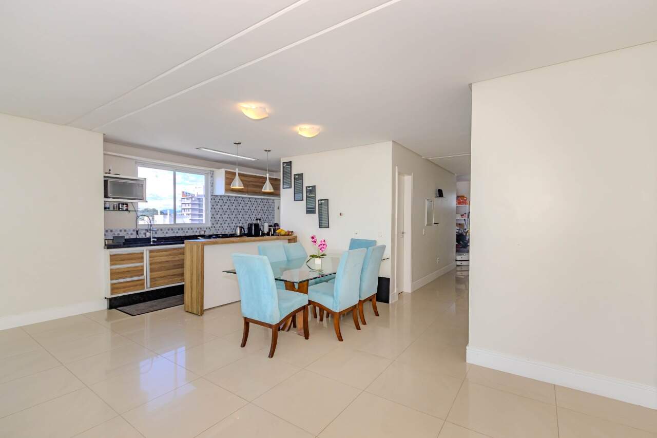 Apartamento à venda no Pioneiros: 