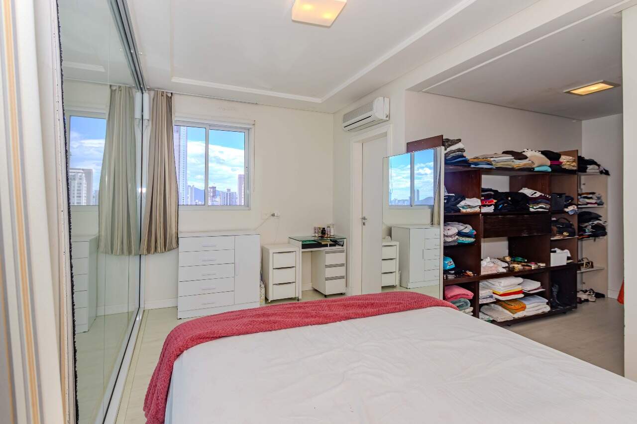 Apartamento à venda no Pioneiros: 