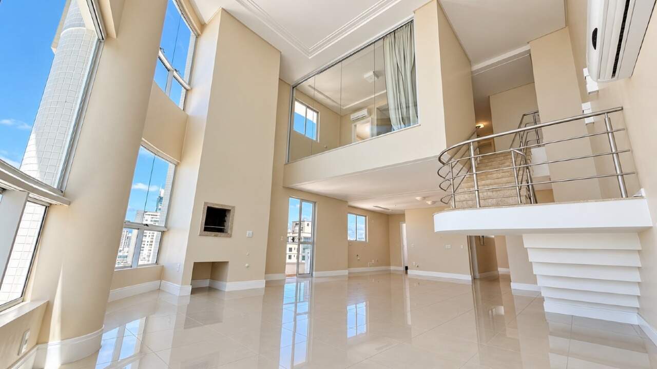 Apartamento diferenciado à venda no Pioneiros: 