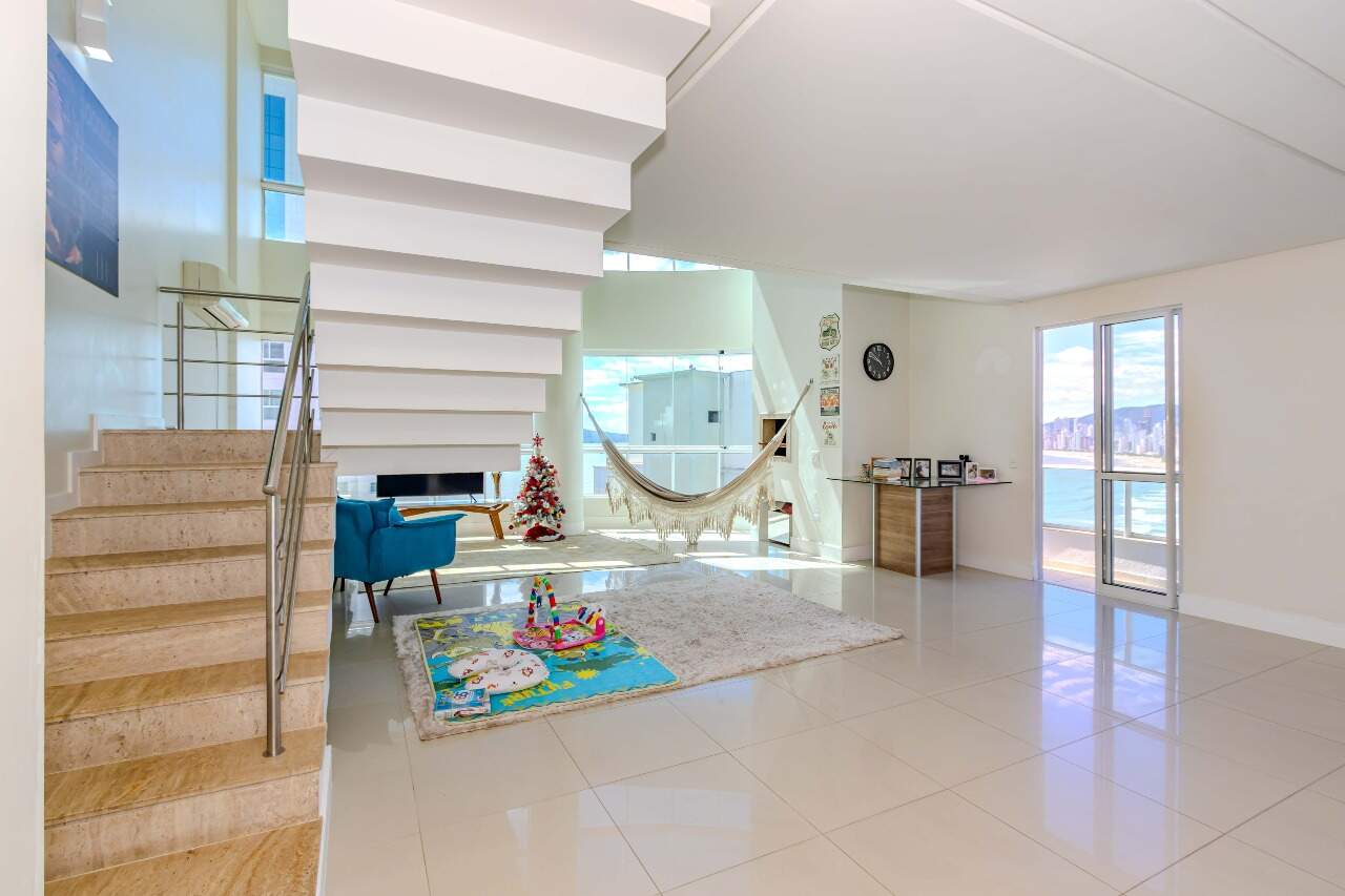 Apartamento à venda no Pioneiros: 