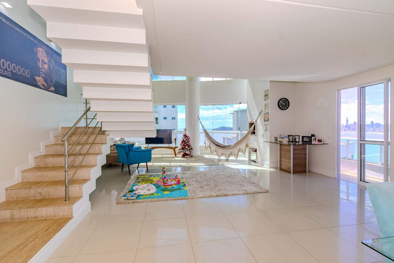 Apartamento à venda no Pioneiros: 