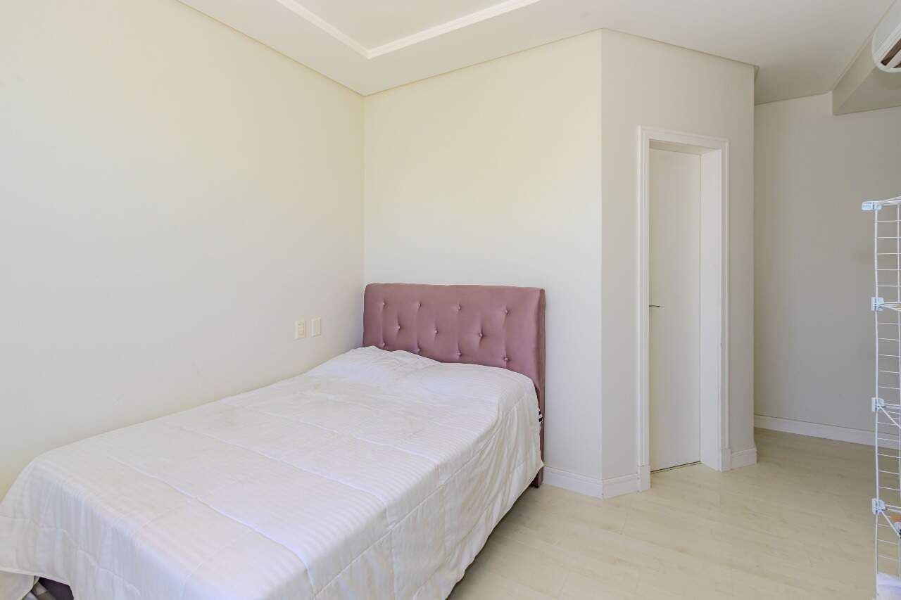 Apartamento à venda no Pioneiros: 