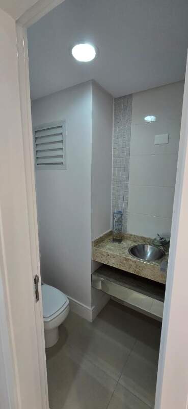 Apartamento à venda no Centro: Lavabo. Foto real do apartamento.
