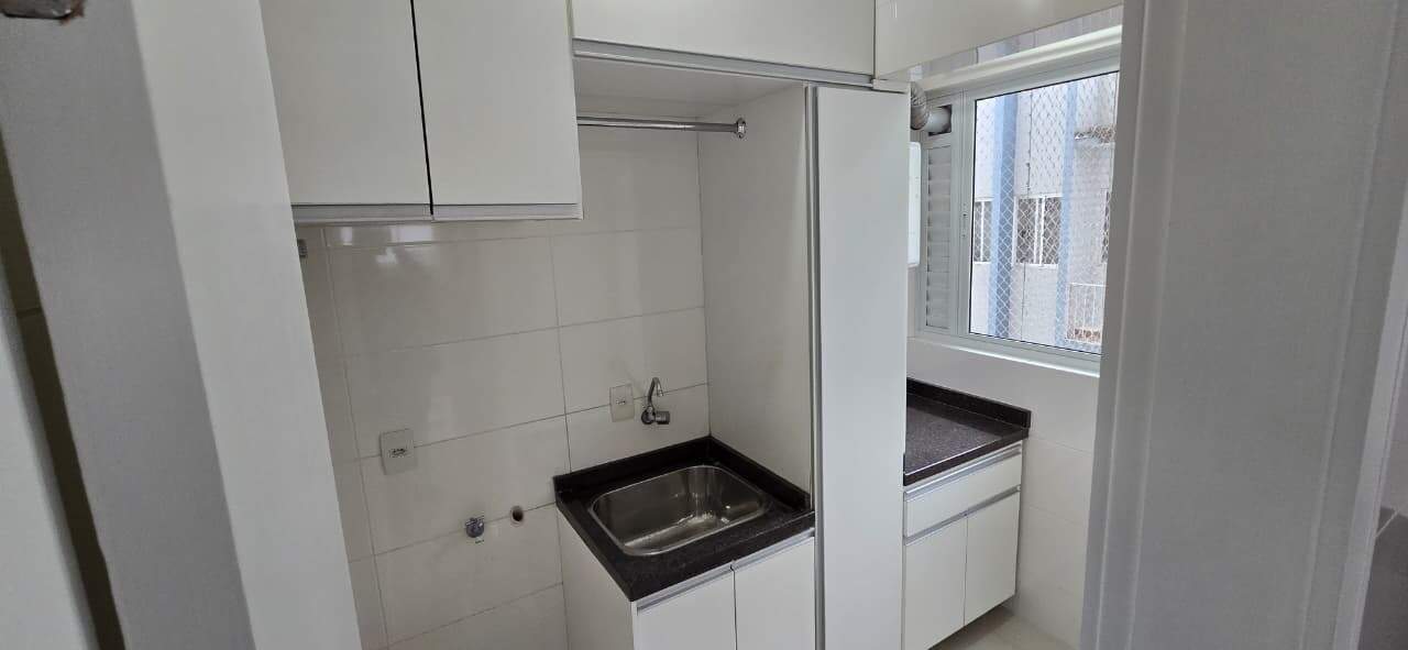 Apartamento à venda no Centro: Lavanderia. Foto real do apartamento.