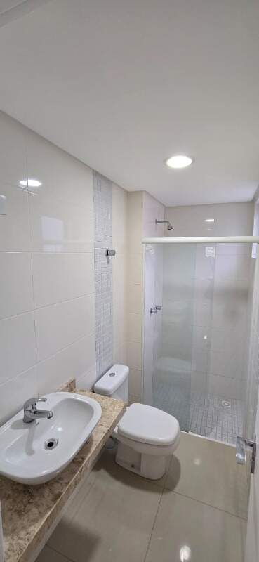 Apartamento à venda no Centro: Banheiro da terceira suíte. Foto real do apartamento.