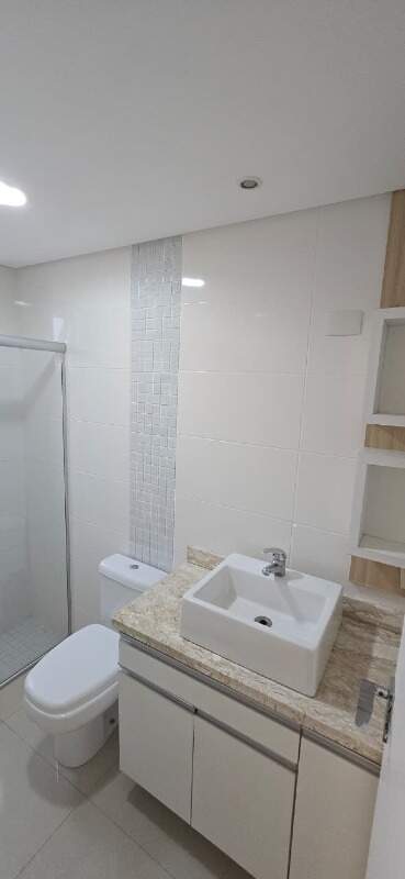 Apartamento à venda no Centro: Banheiro da suíte principal. Foto real do apartamento.