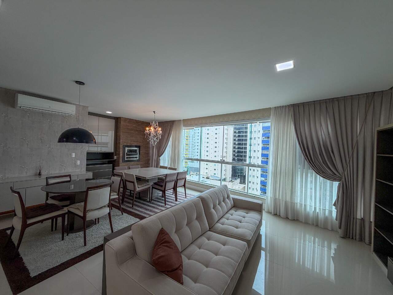 Apartamento à venda no Pioneiros: 