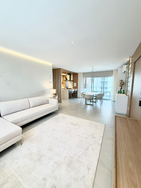 Apartamento à venda no Pioneiros: 