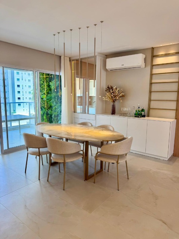 Apartamento à venda no Pioneiros: 