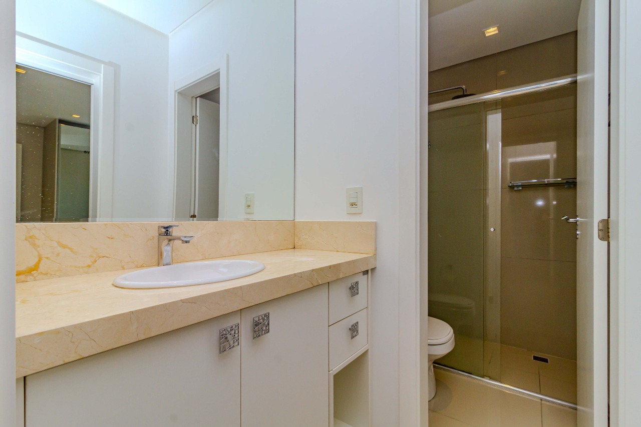 Apartamento à venda no Pioneiros: 