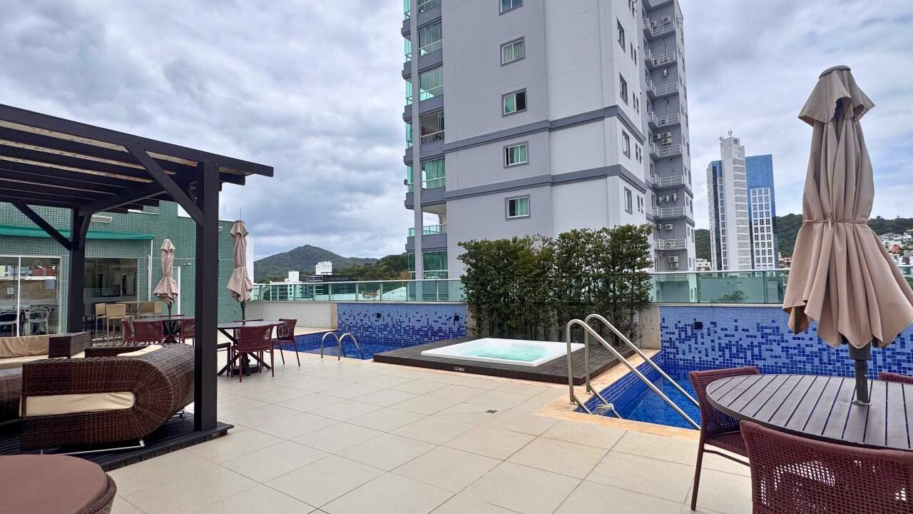 Apartamento à venda no Pioneiros: 