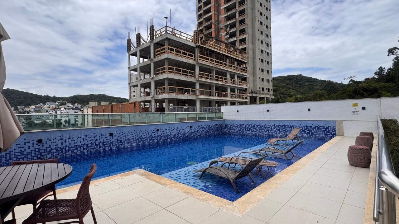 Apartamento à venda no Pioneiros: 