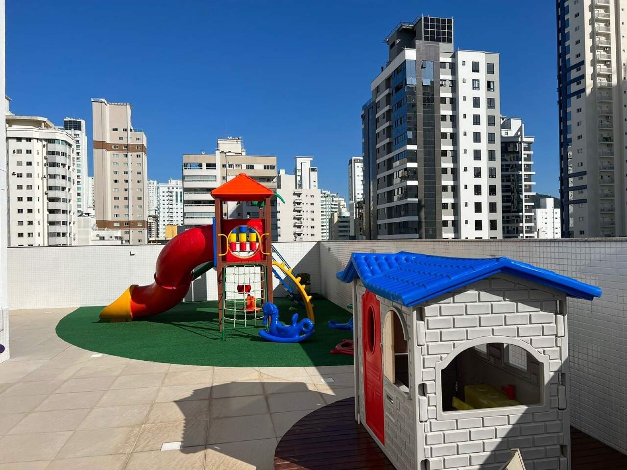 Apartamento à venda no Pioneiros: 