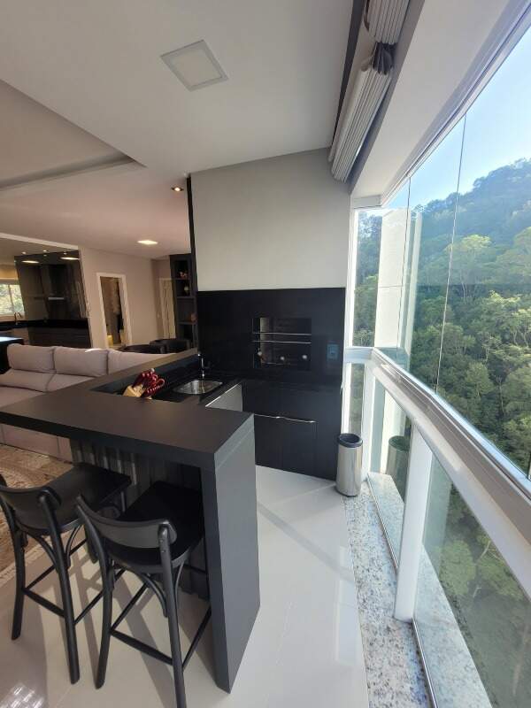 Apartamento à venda no Pioneiros: 
