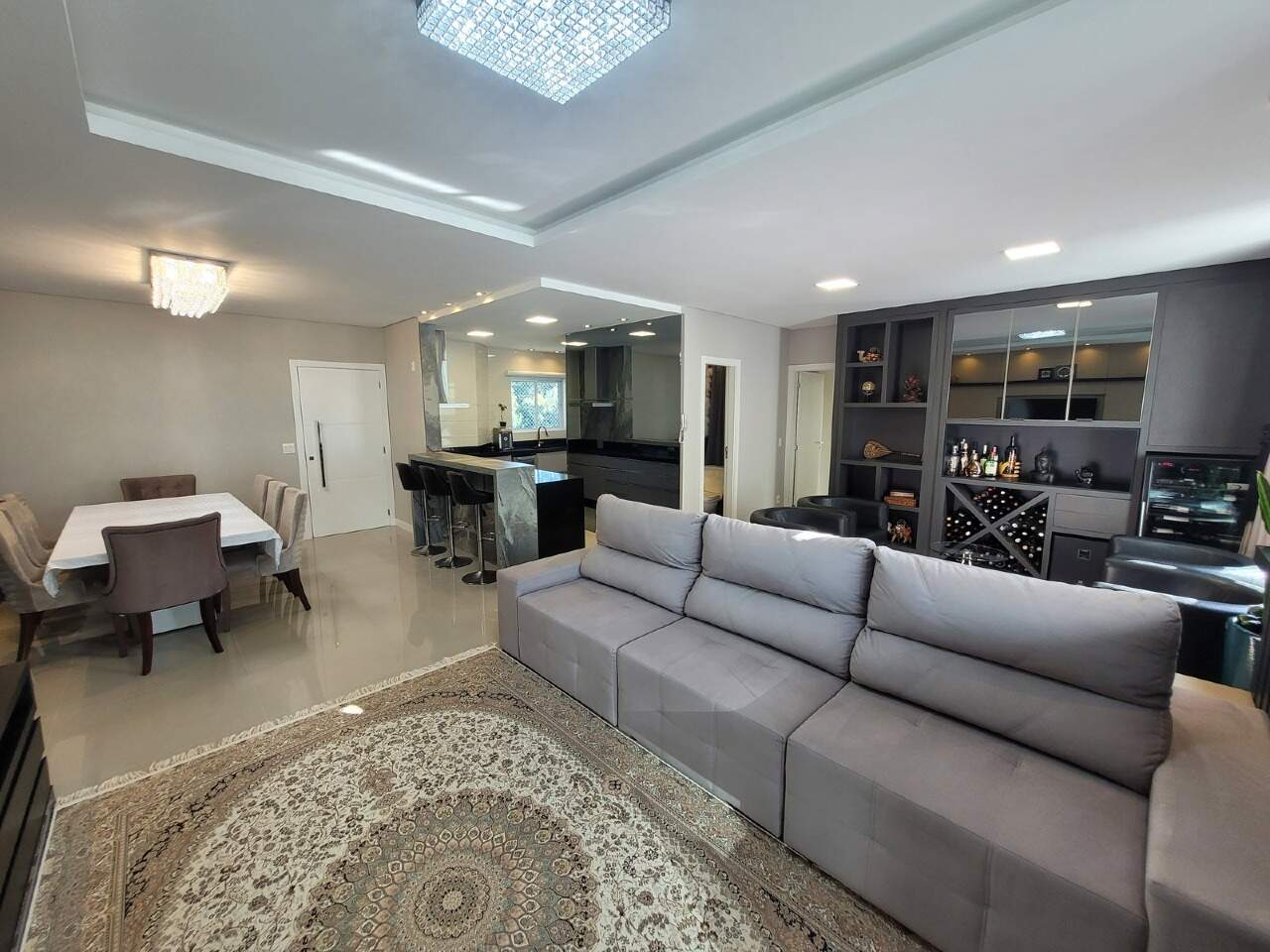 Apartamento à venda no Pioneiros: 