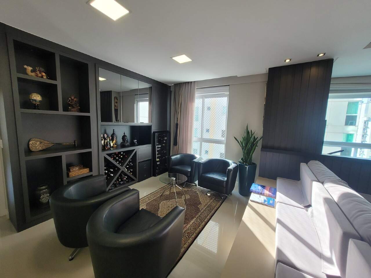 Apartamento à venda no Pioneiros: 