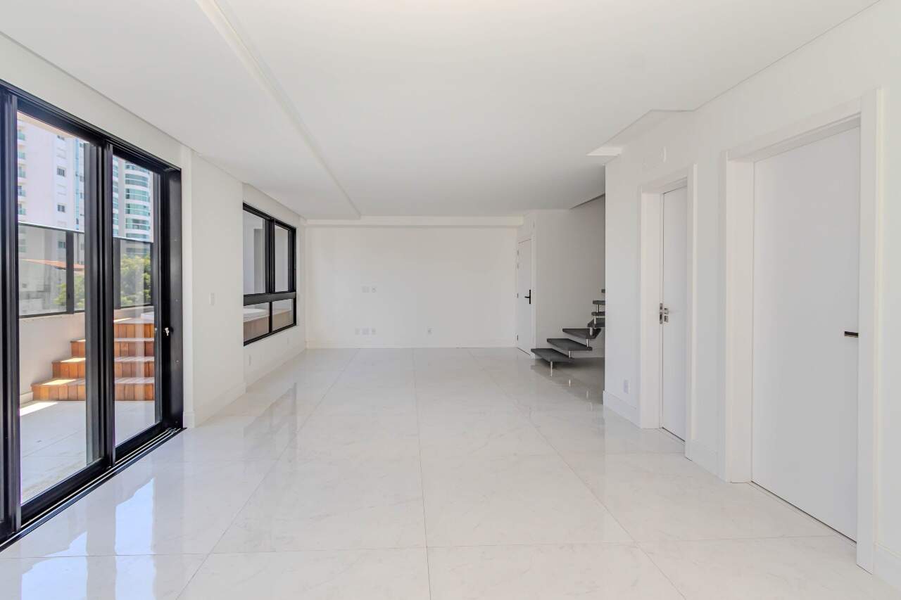 Apartamento diferenciado à venda no Praia Brava:
