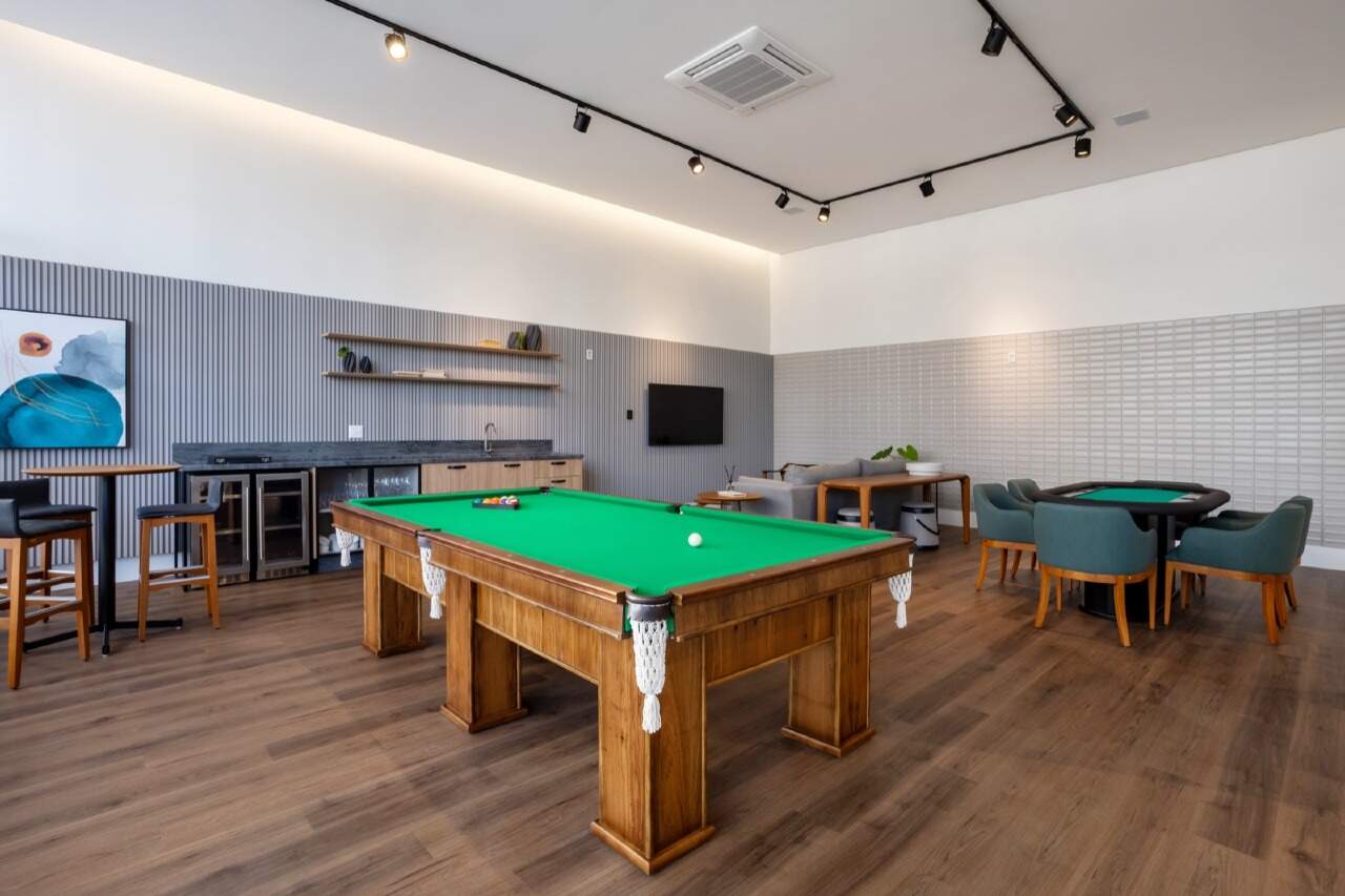 Apartamento à venda no Praia Brava: Sala de jogos com mesa de sinuca e mesas de carteado