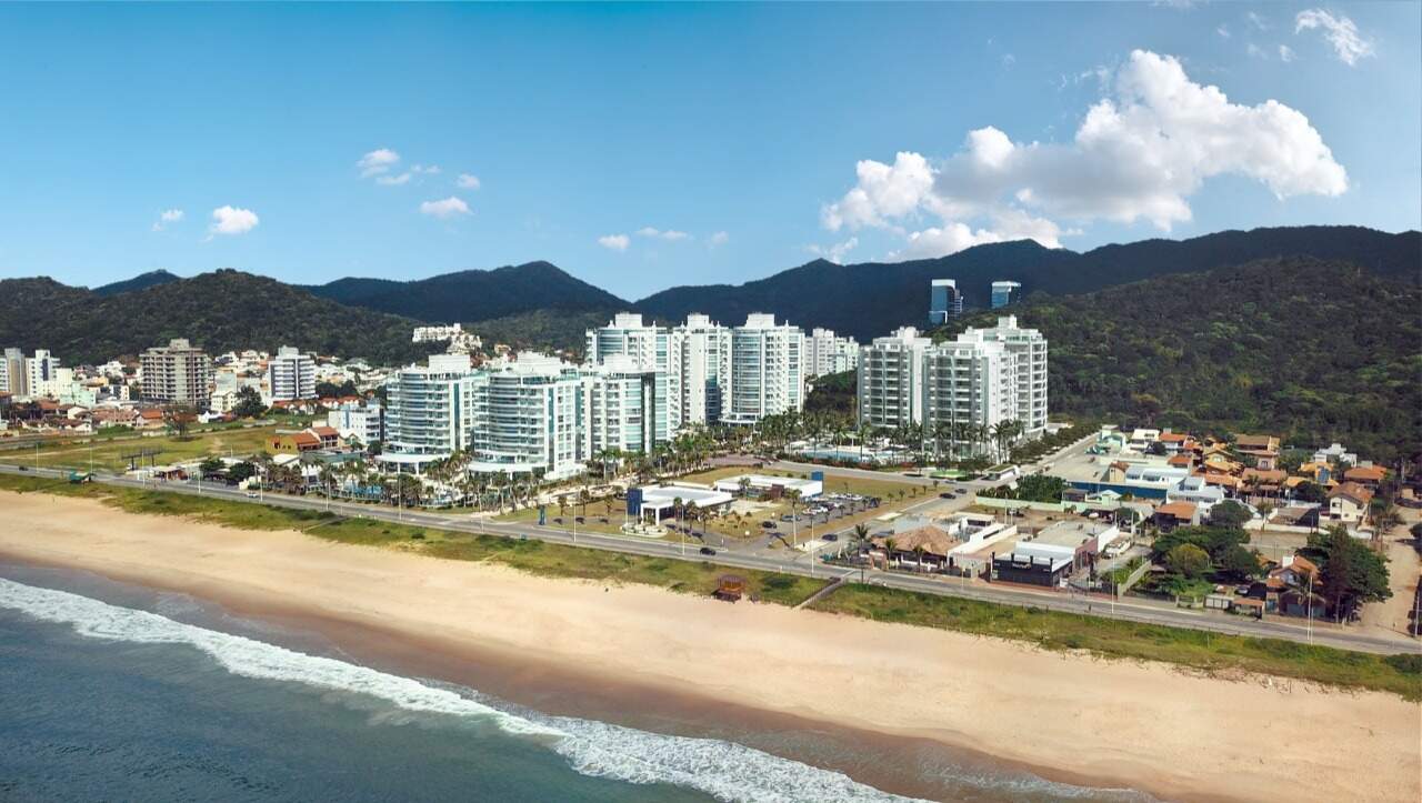Apartamento à venda no Praia Brava: Vista aérea da Praia Brava com as torres do complexo Brava Beach
