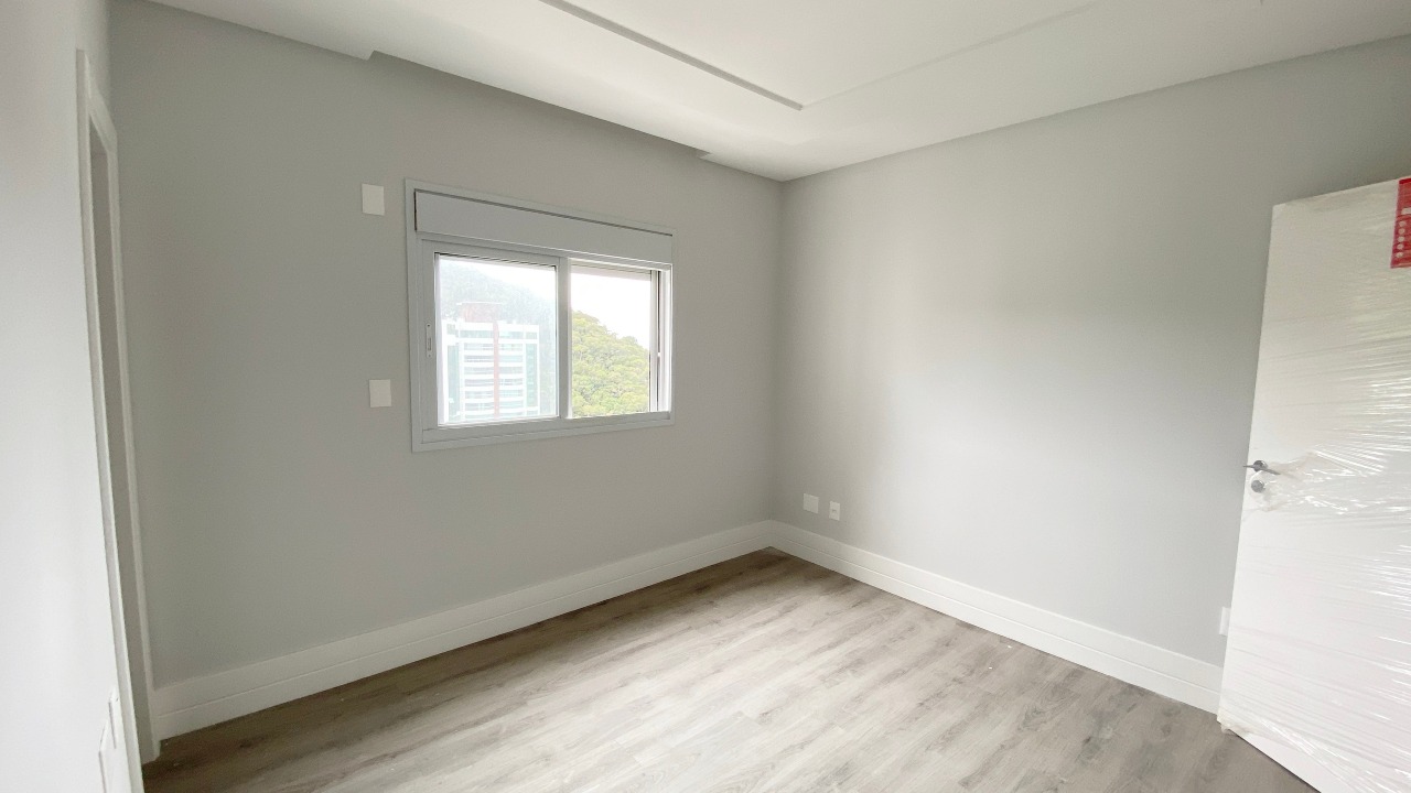 Apartamento à venda no Pioneiros: 