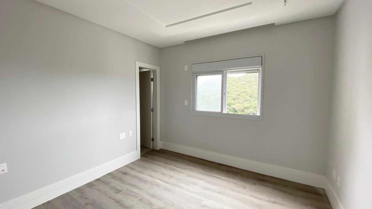 Apartamento à venda no Pioneiros: 