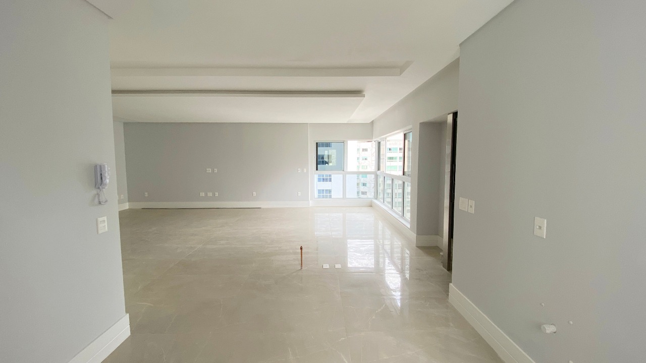 Apartamento à venda no Pioneiros: 