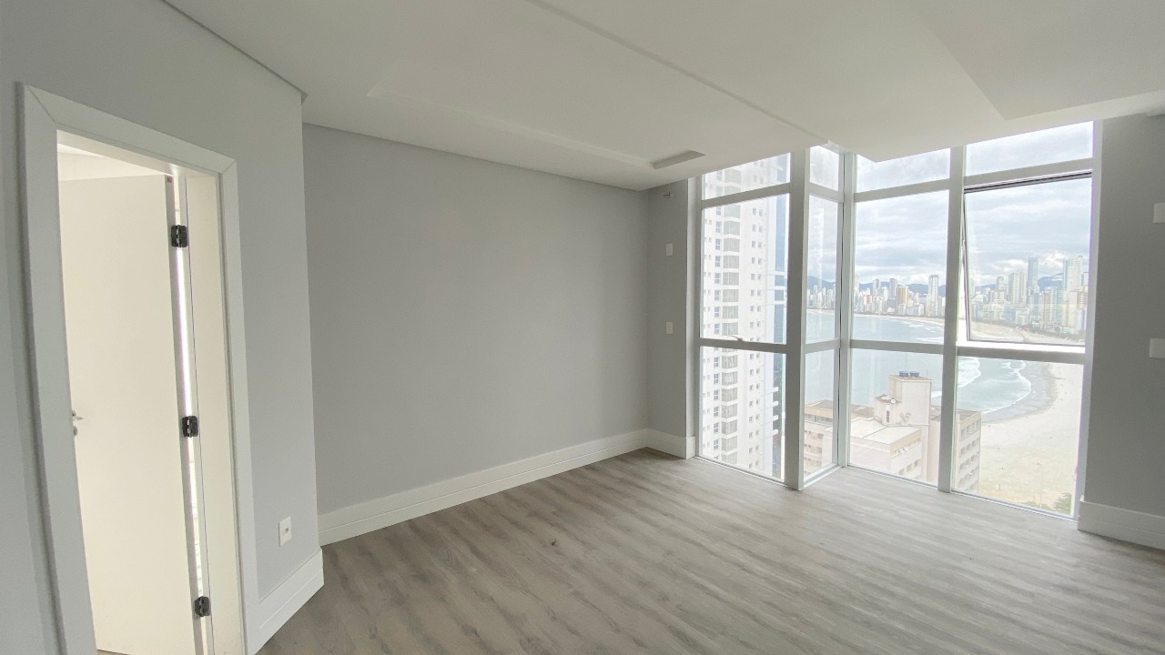 Apartamento à venda no Pioneiros: 