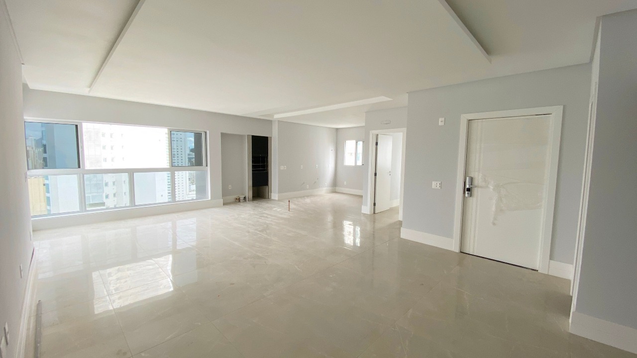 Apartamento à venda no Pioneiros: 