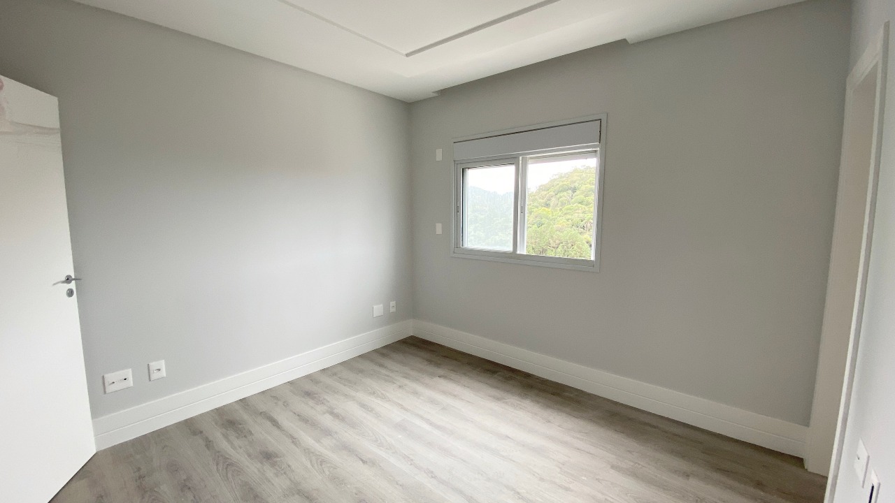 Apartamento à venda no Pioneiros: 