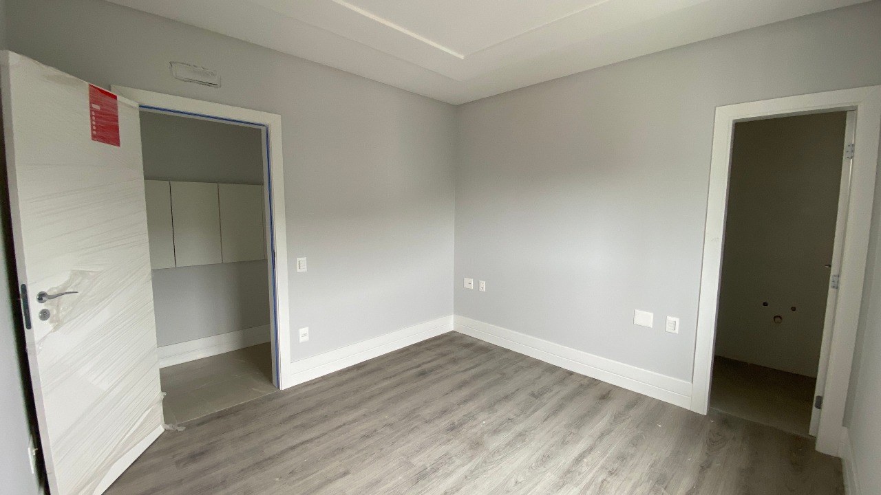 Apartamento à venda no Pioneiros: 