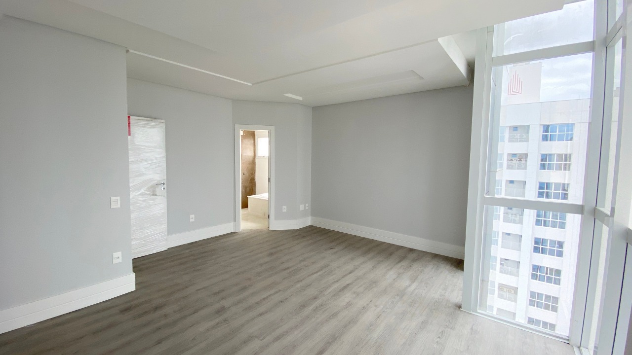 Apartamento à venda no Pioneiros: 