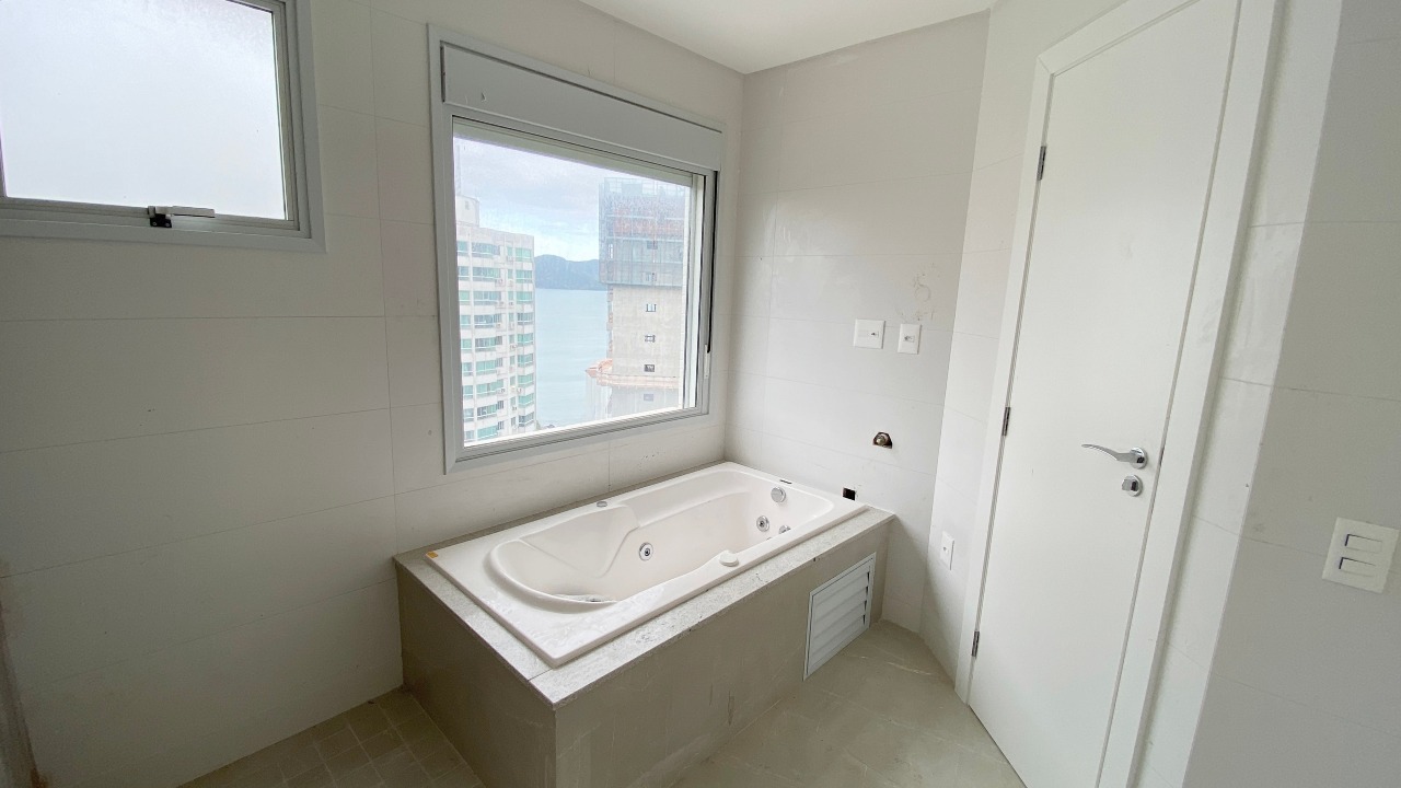 Apartamento à venda no Pioneiros: 