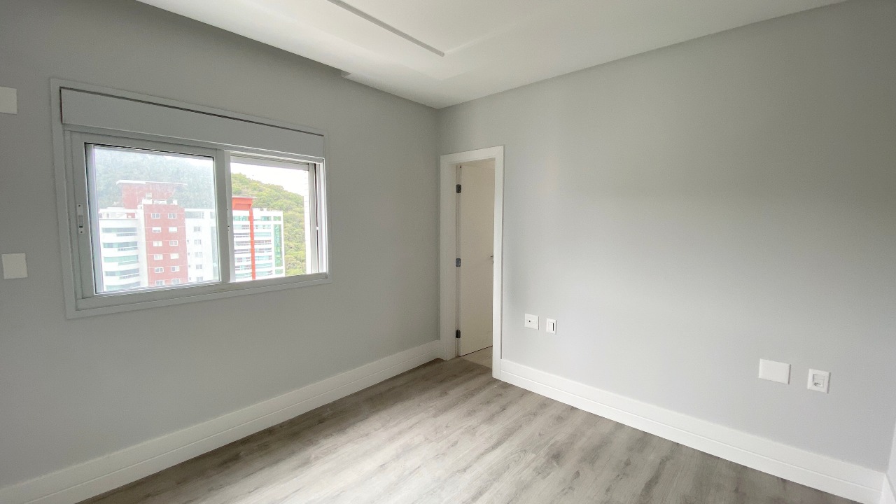 Apartamento à venda no Pioneiros: 