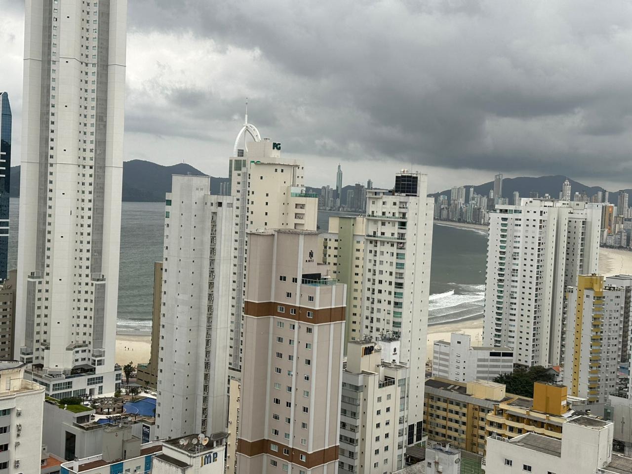 Apartamento à venda no Pioneiros: 