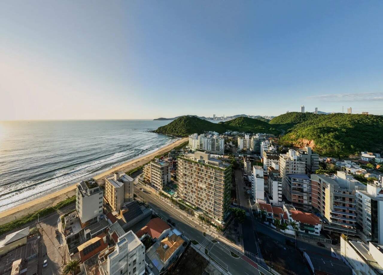 Apartamento à venda no Praia Brava: Praia Brava, em Itajaí, com o Brava Concetto inserido na foto (fotomontagem)