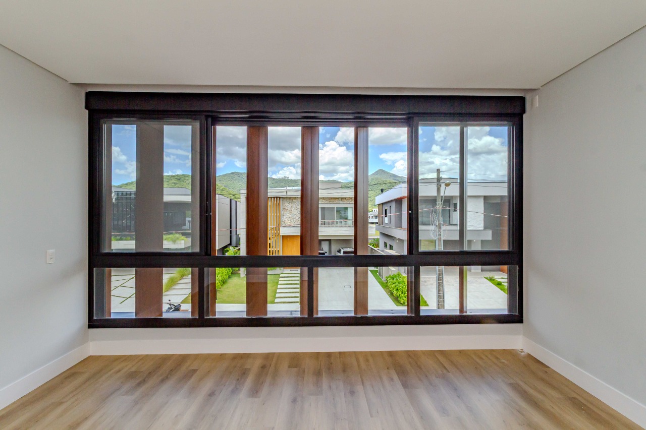 Casa de Condomínio à venda no Centro: 