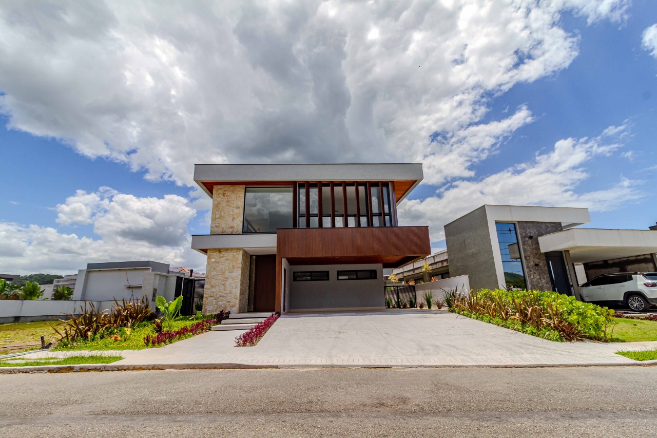 Casa de Condomínio à venda no Centro: 
