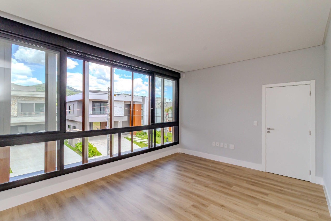 Casa de Condomínio à venda no Centro: 