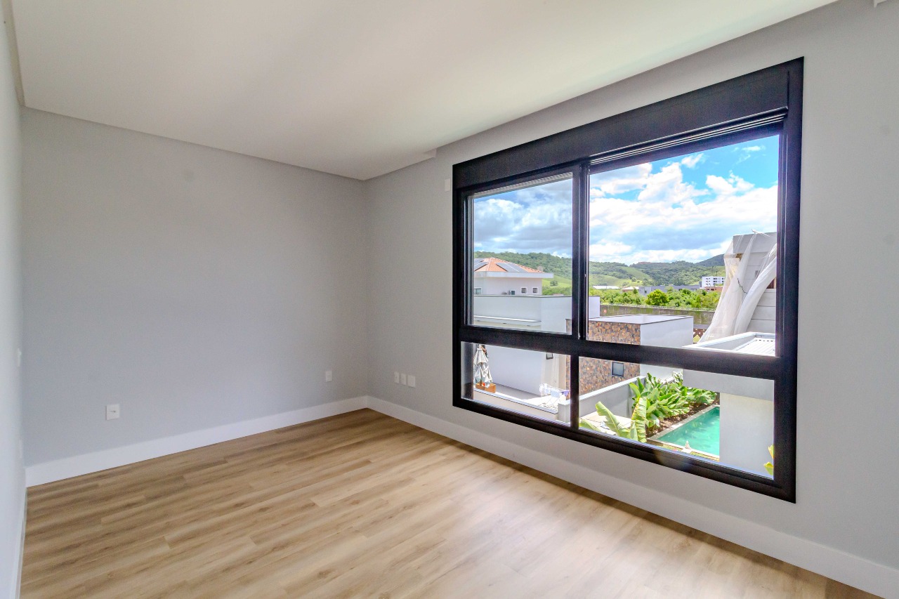 Casa de Condomínio à venda no Centro: 