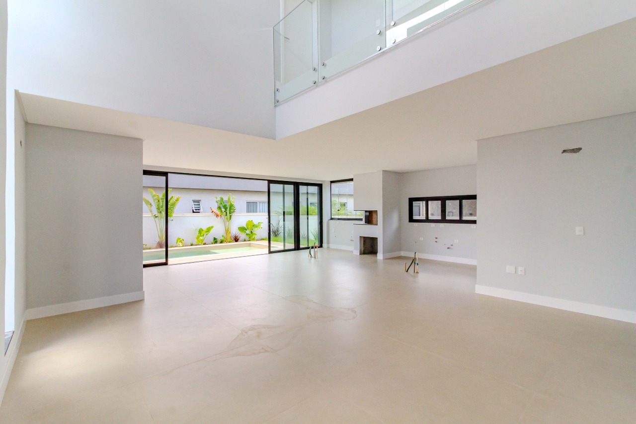 Casa de Condomínio à venda no Centro: 