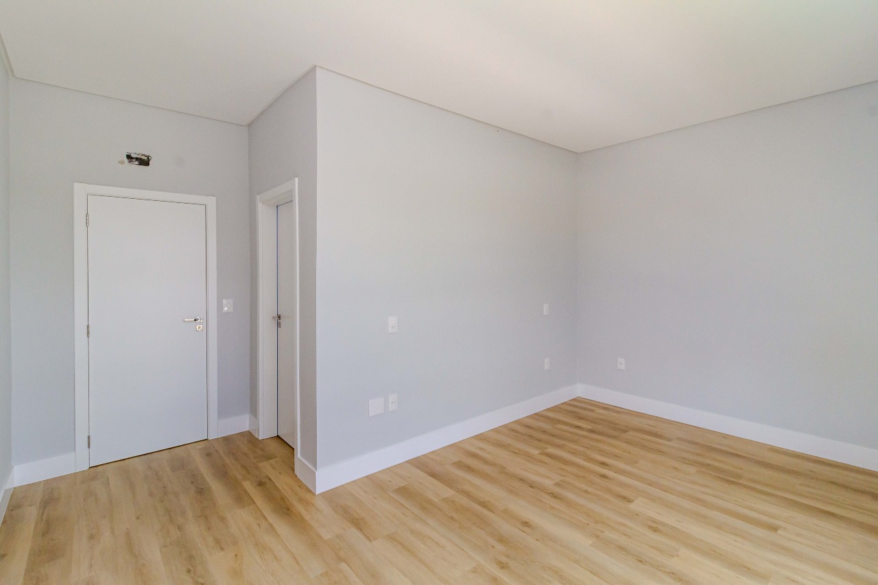 Casa de Condomínio à venda no Centro: 