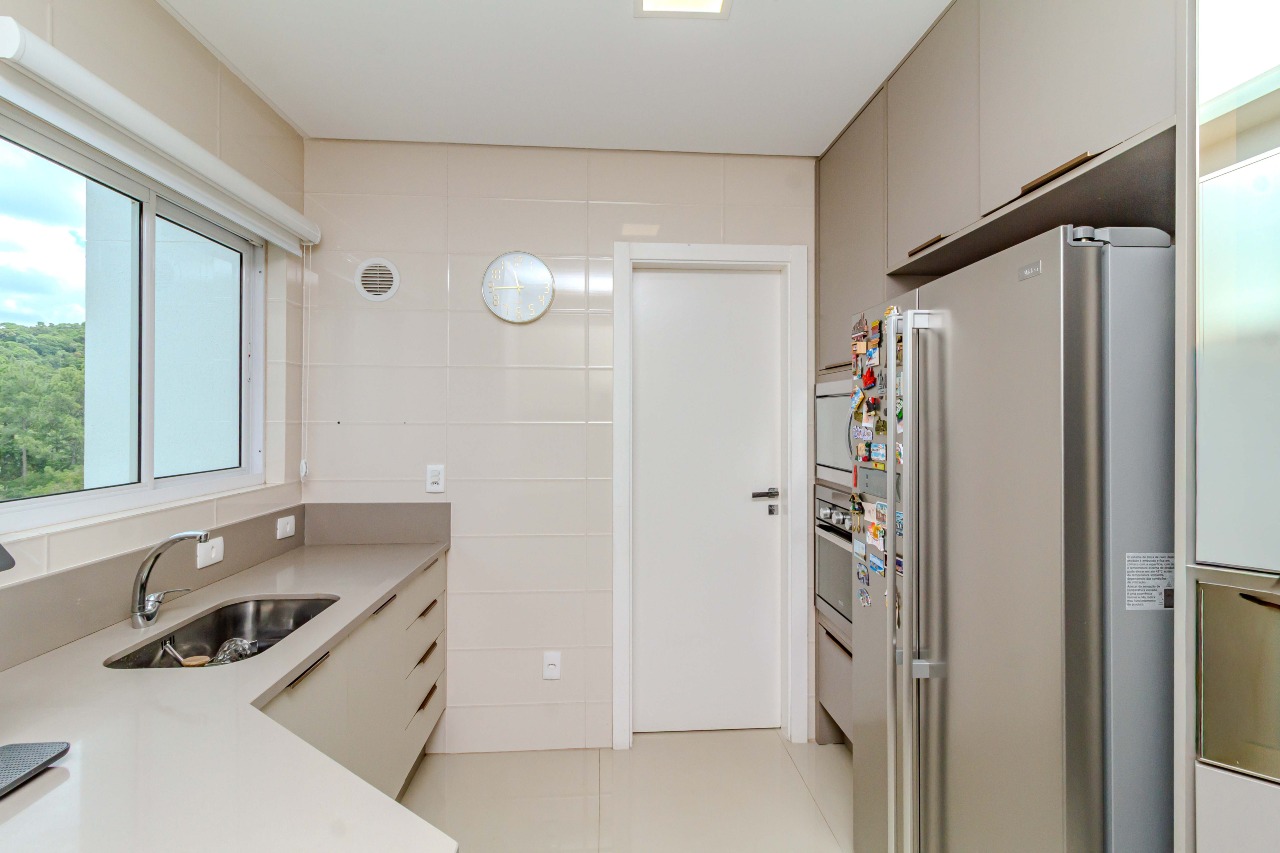 Apartamento à venda no Pioneiros: 