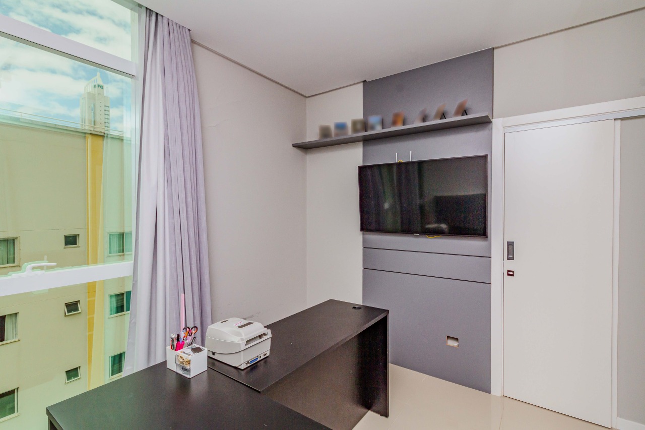 Apartamento à venda no Pioneiros: 