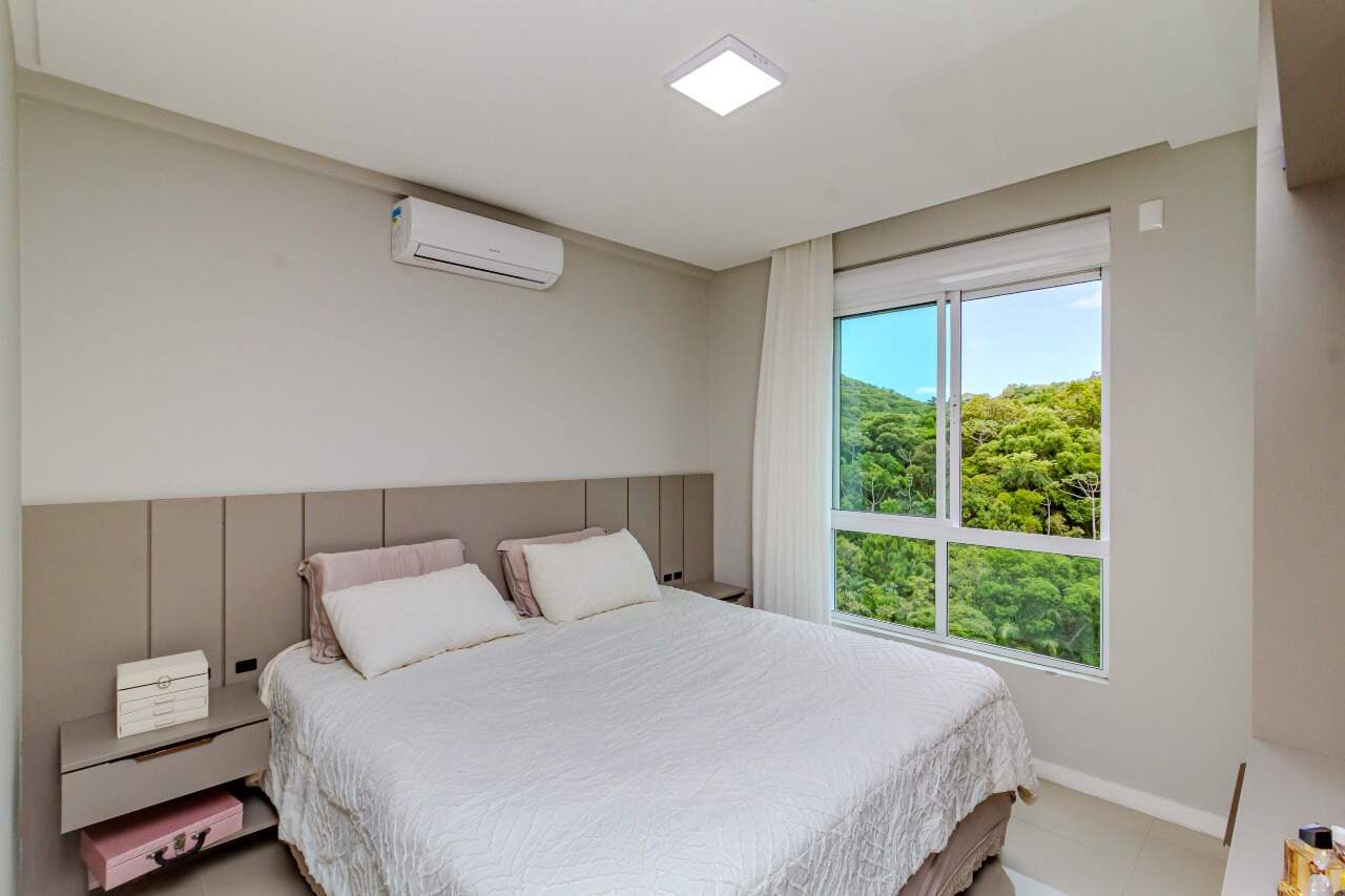 Apartamento à venda no Pioneiros: 