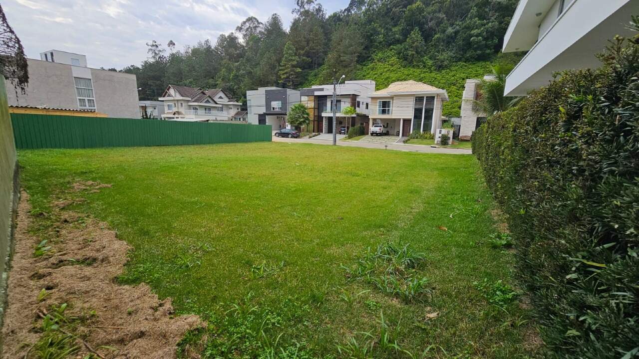 Terreno em Condomínio à venda no Fazenda: 