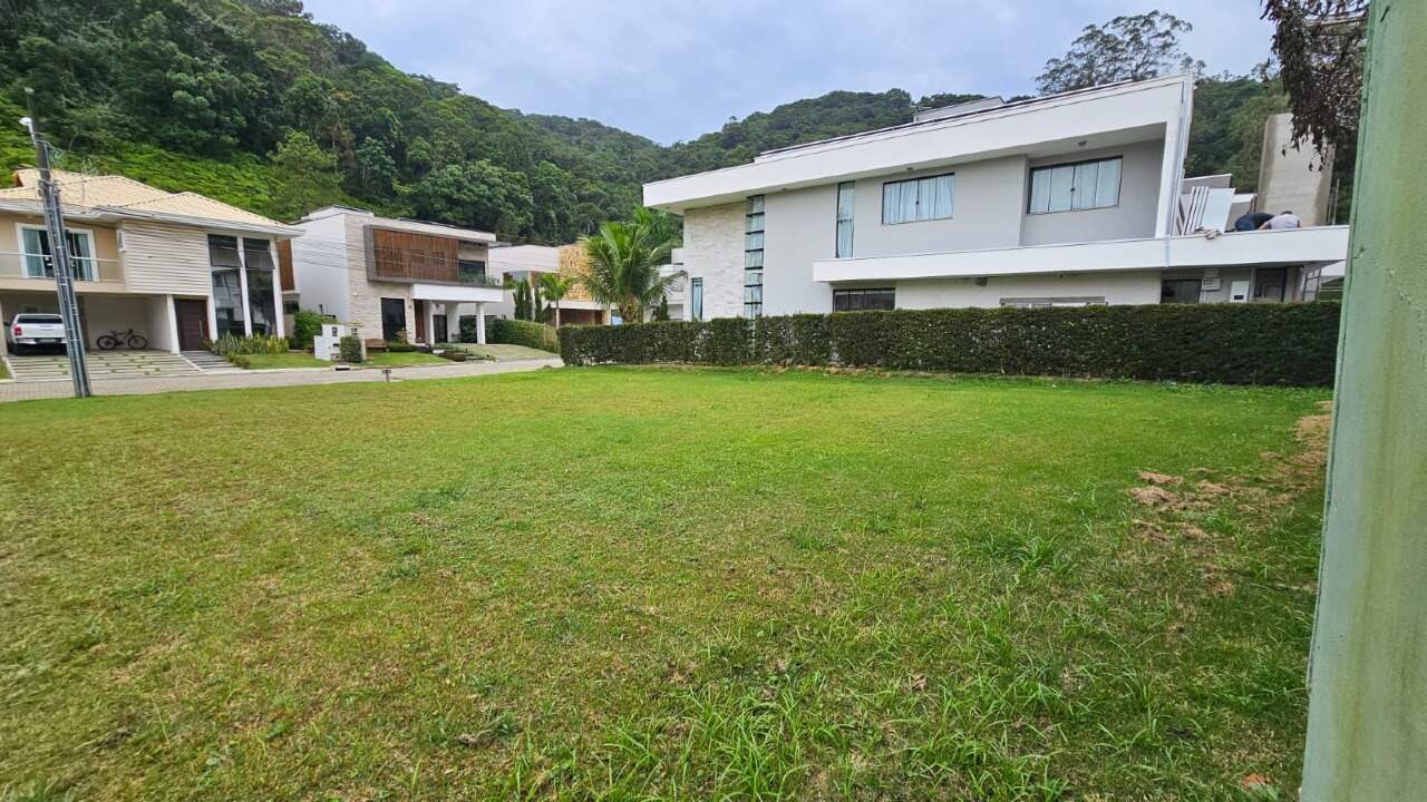 Terreno em Condomínio à venda no Fazenda: 
