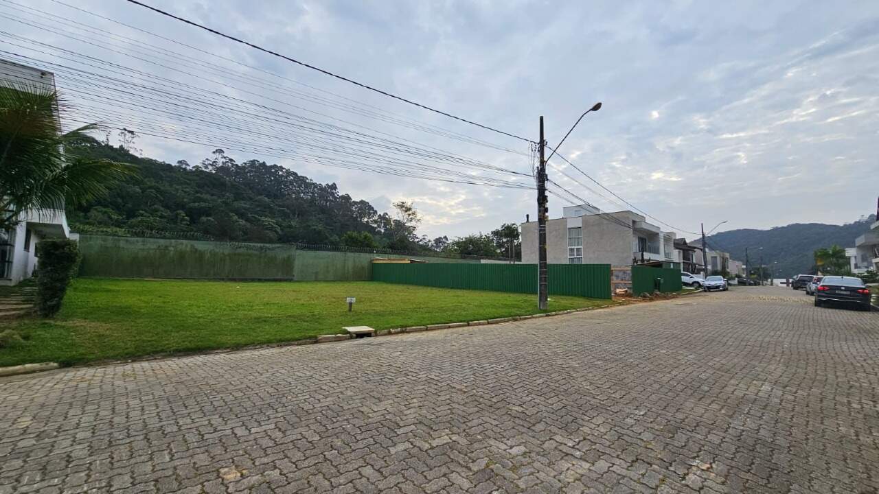 Terreno em Condomínio à venda no Fazenda: 