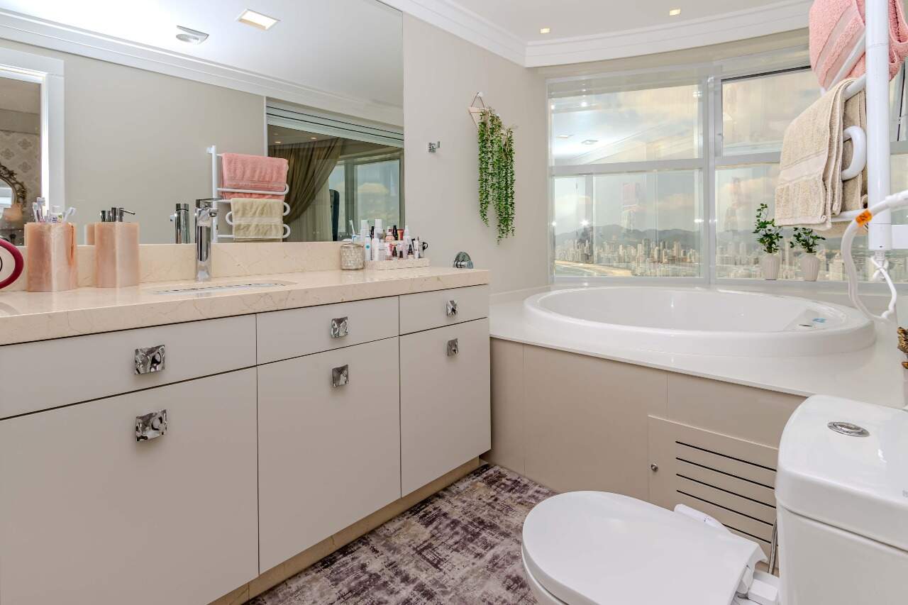 Apartamento à venda no Pioneiros: 