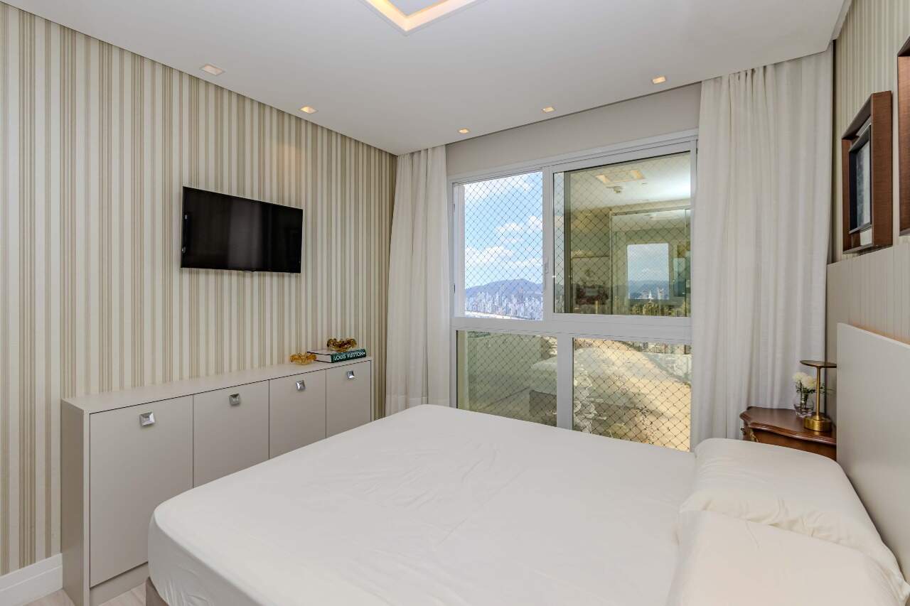 Apartamento à venda no Pioneiros: 