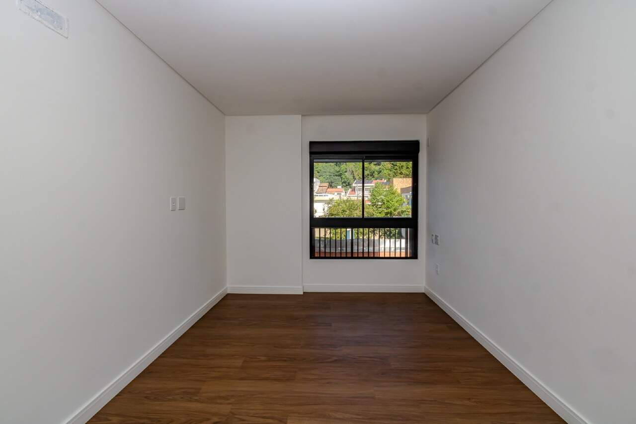 Apartamento diferenciado para aluguel no Cabeçudas: 
